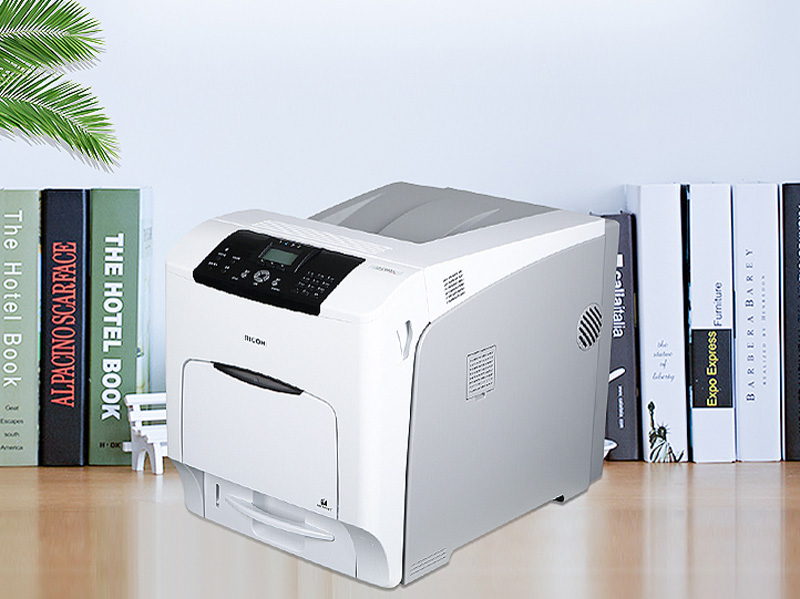 理光（Ricoh）SP C440DN A4彩色激光打印機辦公桌上